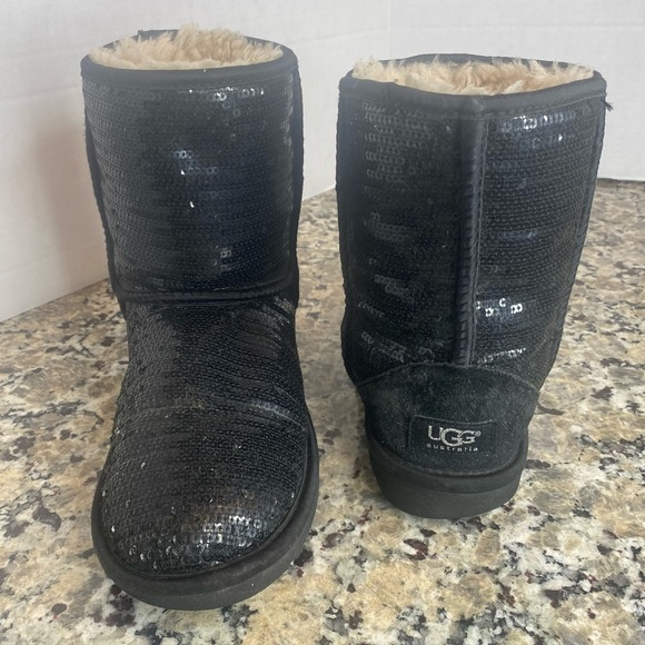 UGG CLASSIC SHORT SPARKLE SEQUINS WINTER BOOT BLACK 6 - Picture 2 of 10